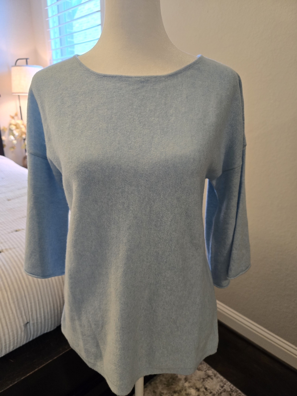 NWOT 100% Cashmere Kinross Light Blue Boatneck Knit Sweater - Medium